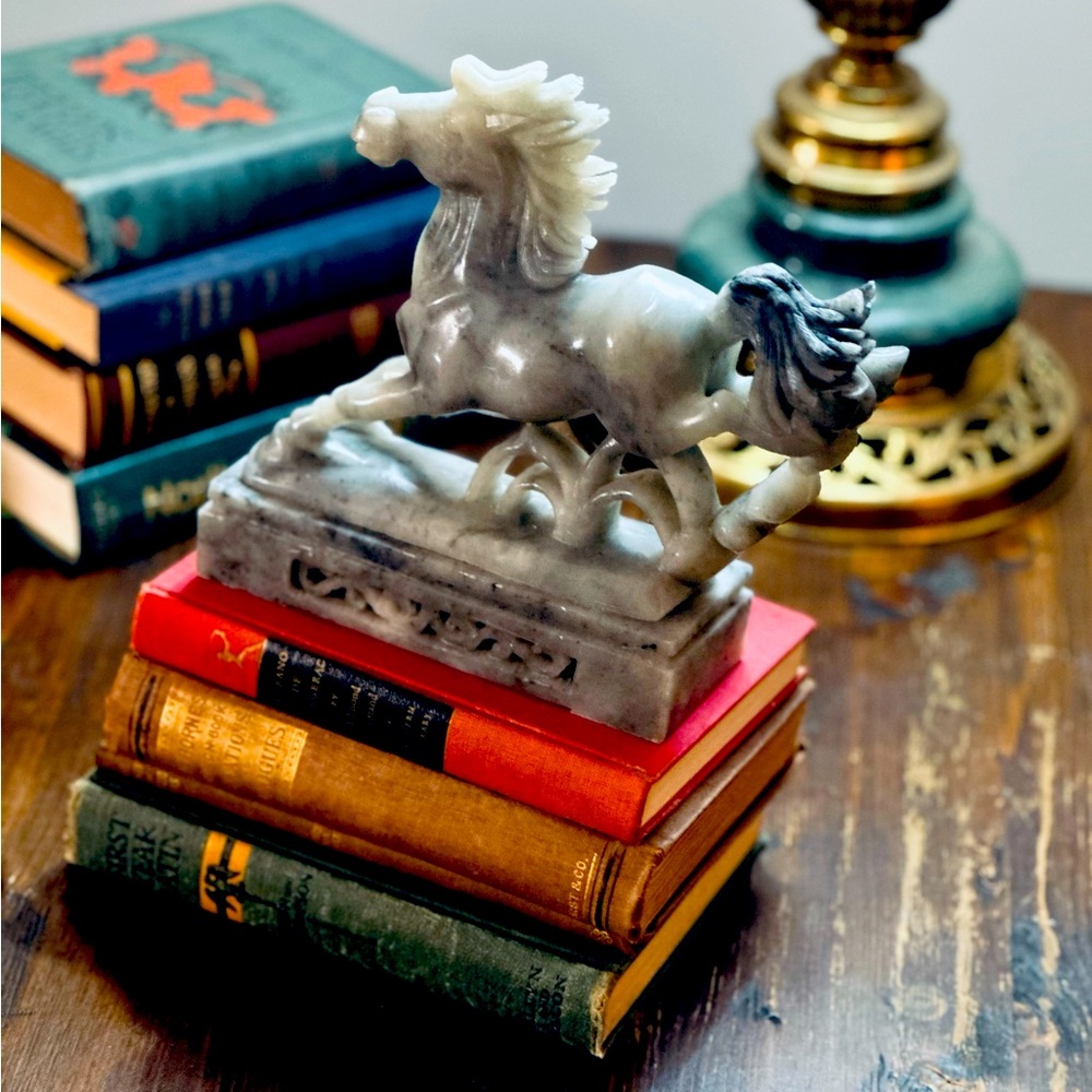 Chinese Art Deco Hand Carved Soap Stone Horse Sculpture/Statue/Figurine